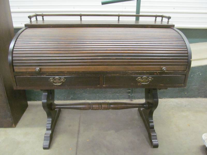 lot 236 image: furniture