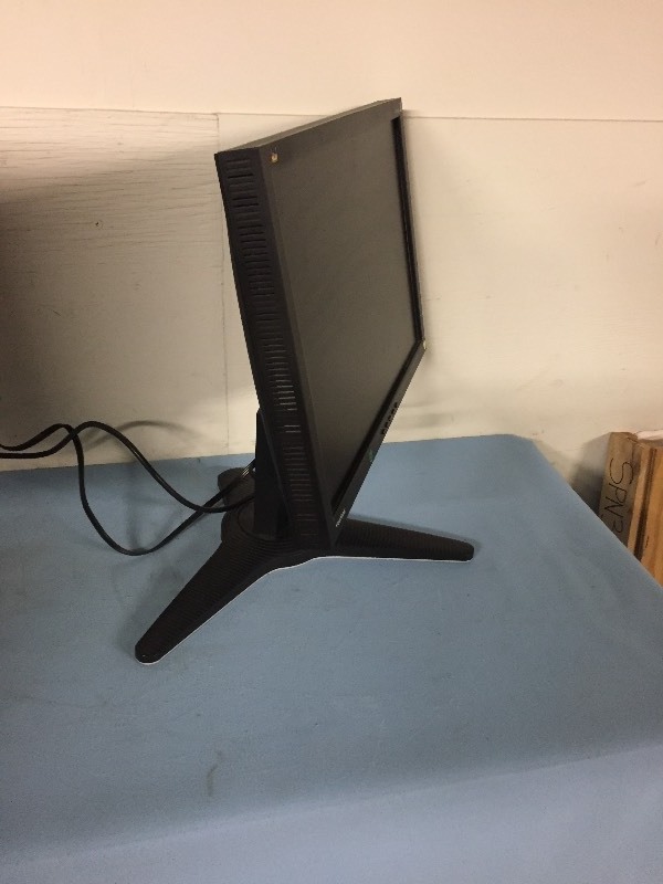 lot 38 image: ViewSonic Pro Series 21.5 Widescreen LCD Computer MonitorDisplay Model VP2250wb