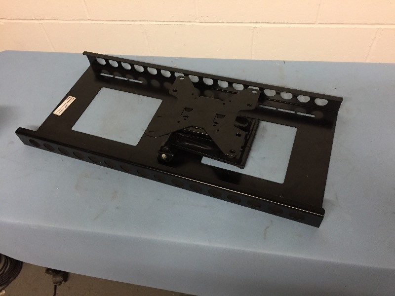 lot 48 image: Articulating  Extending Flatscreen Flat Panel Wall Mount