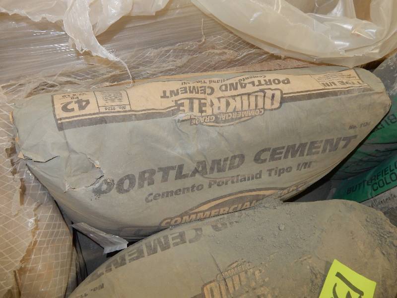 lot 133 image: Misc. Cement bags.. See pictures