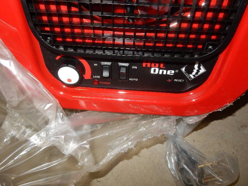 lot 149 image: HOT ONE.. 220V Heater RCP 502p