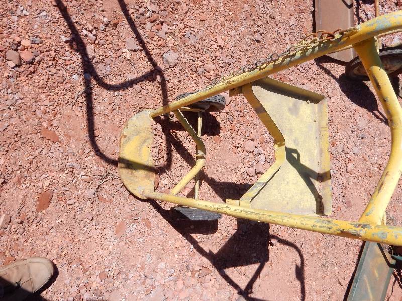 lot 196 image: Single Tank upright cart