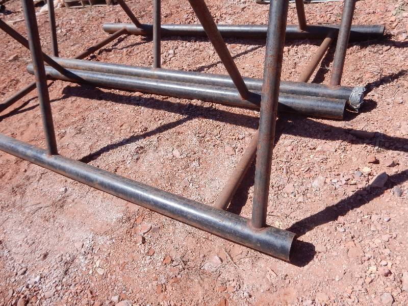 lot 197 image: Heavy Steel Pipe Rack.