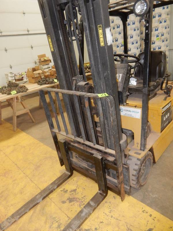 lot 2 image: Caterpillar EP15T-36V Electric Fork Lift.. Includes Charging unit