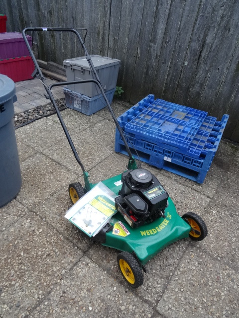 lot 10 image: Weed eater 20 push mower. Briggs 4...