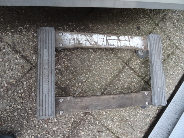 lot 11 image: 4 wheel flat dolly for furniture an...