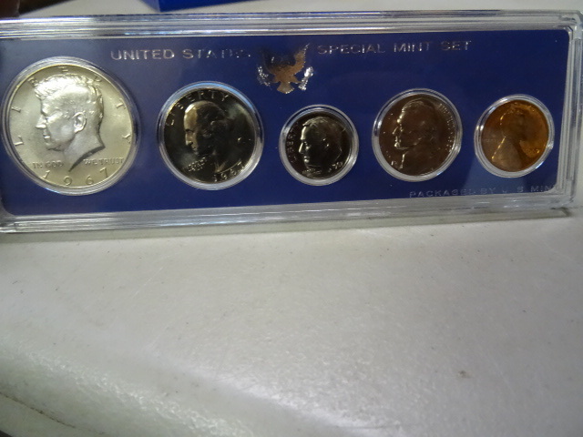 lot 40 image: 1967 Treasury Special Mint set...