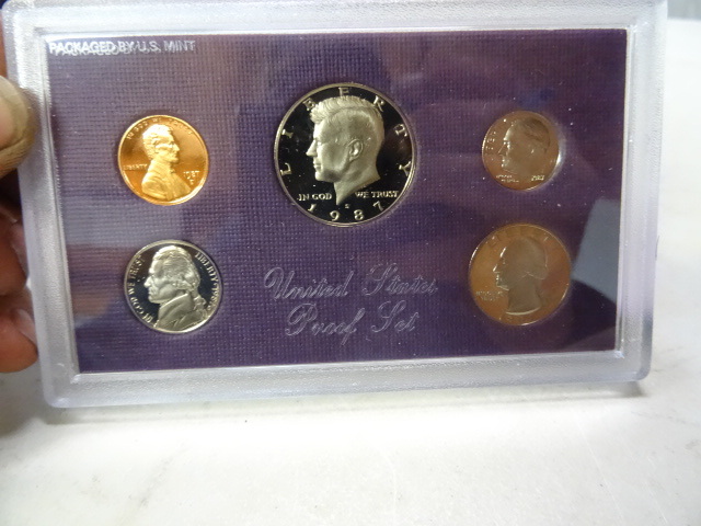 lot 41 image: 1987 United States proof set...