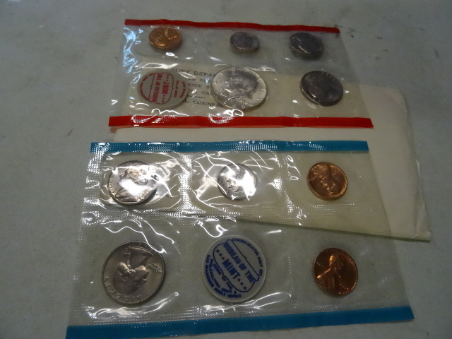 lot 42 image: 1968 Uncirculated coin set...
