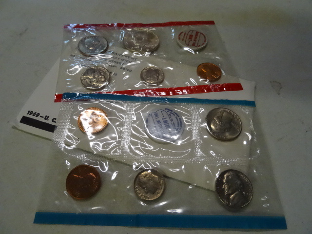 lot 44 image: 1969 Un circulated coin set...