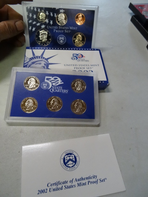 lot 45 image: 2002 US proof coin set...