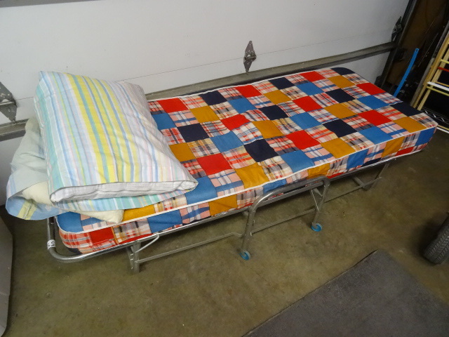 lot 55 image: Fold up portable cot. Aluminum fram...