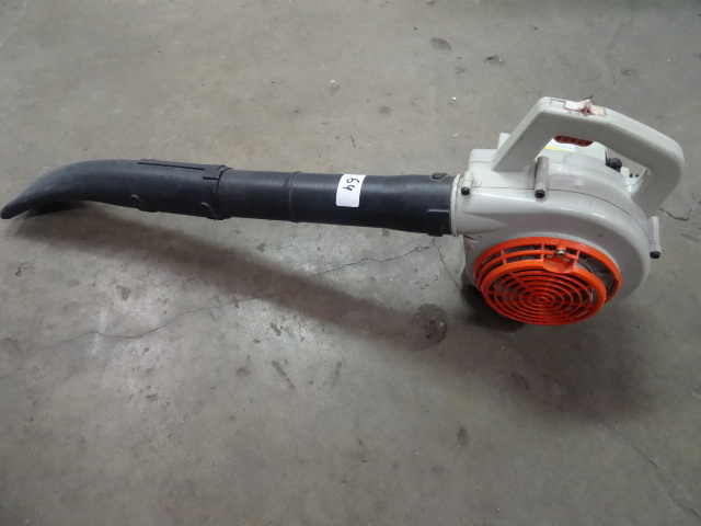 lot 64 image: Stihl BG72 hand held blower. 2 cycl...