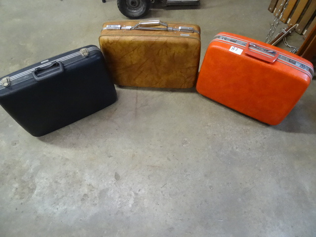 lot 82 image: 3 suit cases...
