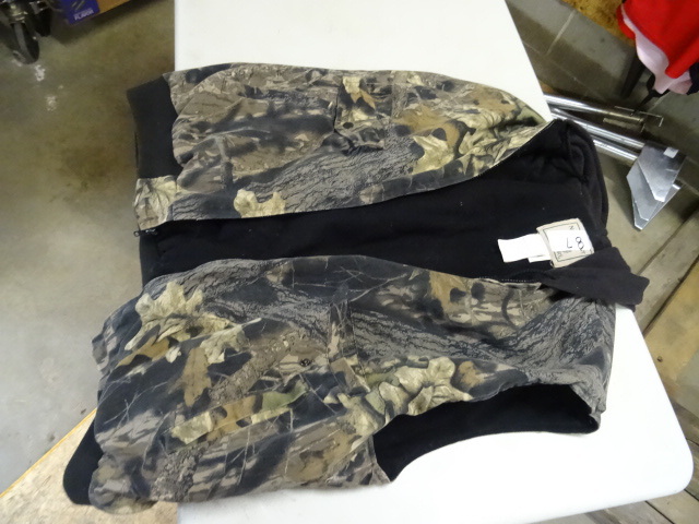 lot 87 image: Northwest Territory hooded vest. XL...