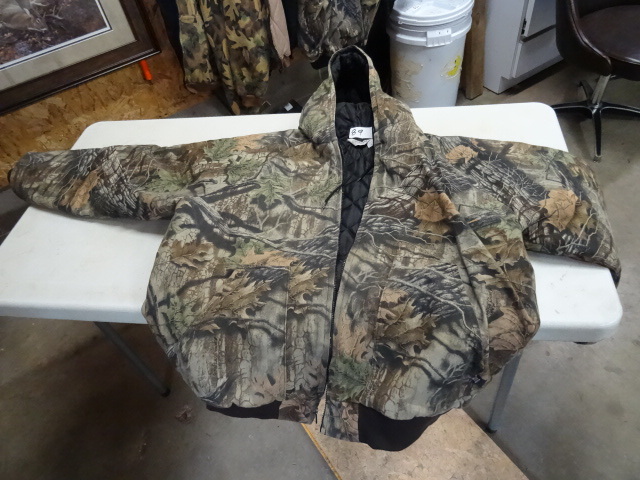lot 89 image: Clarkfield XL hooded jacket. Camo....