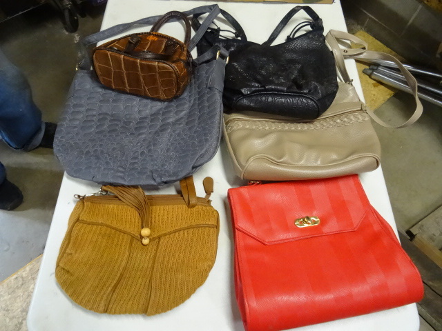 lot 106 image: 6 womens purses...