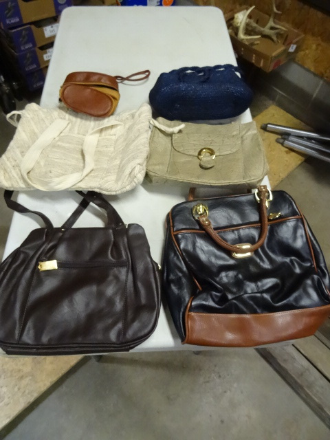 lot 110 image: 6 Womens purses...
