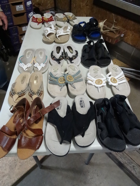 lot 113 image: 13 pair of womens sandles...
