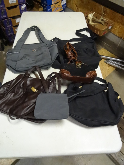 lot 115 image: 5 womens purses...