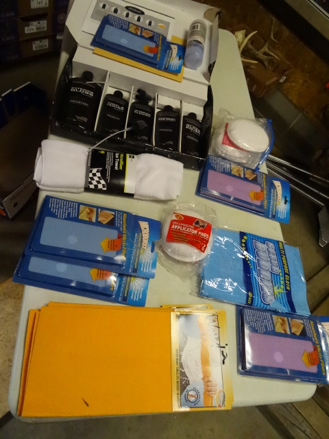 lot 118 image: Large Qty of car wash supplies incl...