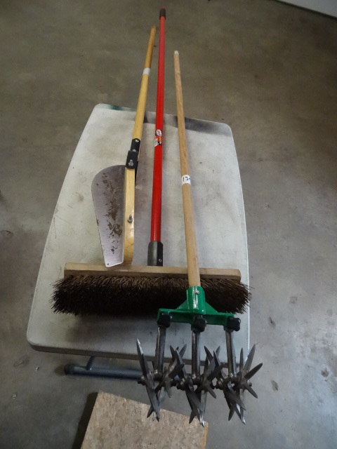 lot 139 image: Push broom. Garden weasel. Side wal...