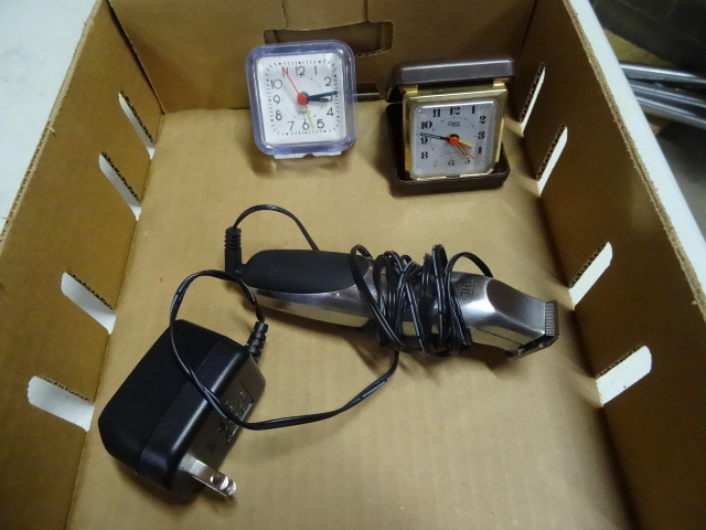 lot 152 image: Electric beard trimmer. 2 travel cl...