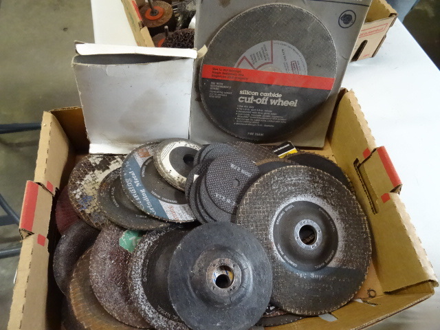 lot 160 image: Misc grinding and cutting discs...