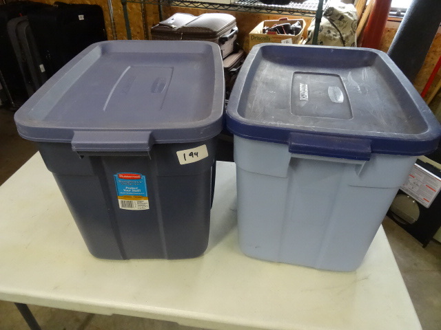 lot 194 image: 2 Rubbermaid totes. 18 us gallons. ...