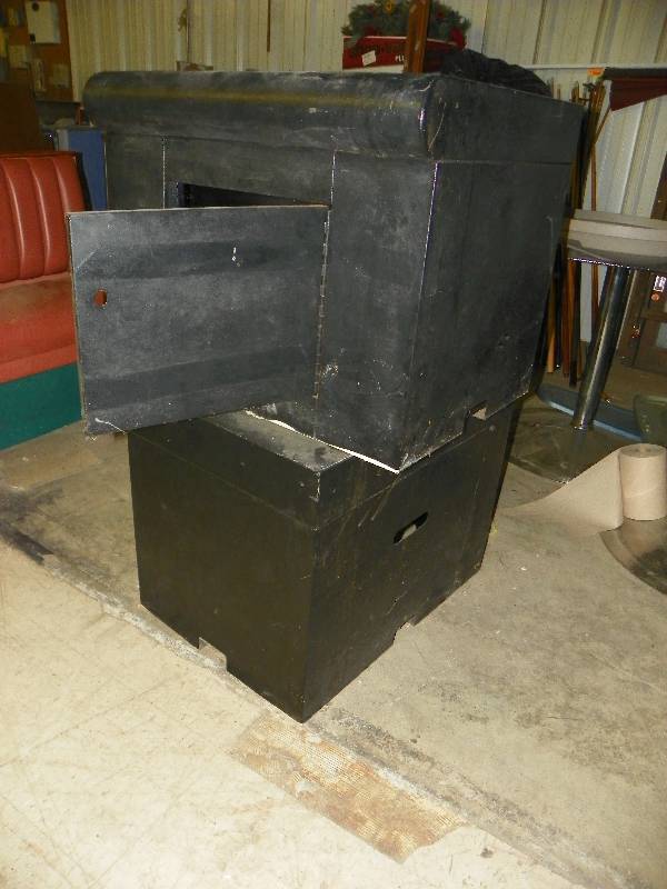 lot 17 image: Metal Stand for Slot Machines or repurpose for anything 28 w x 22  tall x 22 deep
