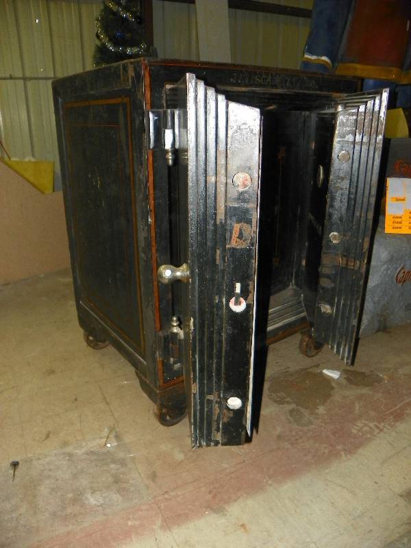 lot 19 image: OLD metal fire proof safe, VERY HEAVY