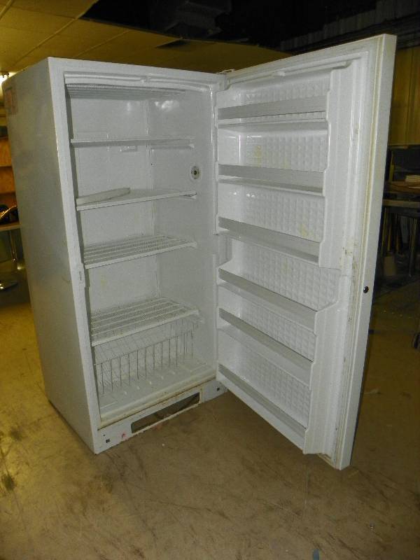 lot 26 image: Crosley upright freezer