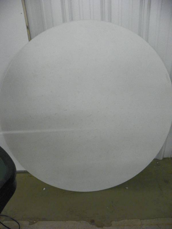 lot 61 image: LIFETIME 5 round folding table with resin top