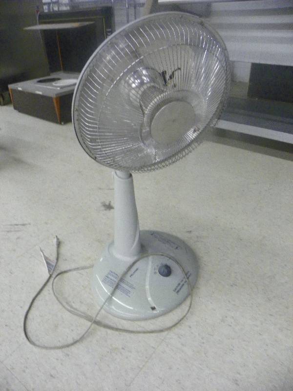 lot 68 image: Pelonis Radiant Heater, 16, working condition as per consignor