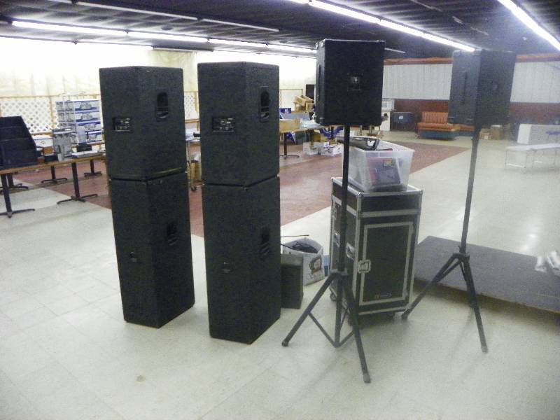 lot 74 image: Cavs Karaoke System, complete with sound board, amplifier, computerized digital karaoke jukebox, Model JB189