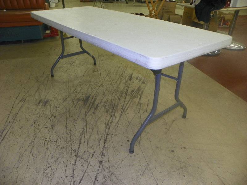 lot 104 image: Folding rectangle table