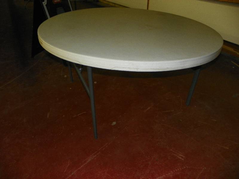 lot 114 image: LIFETIME 5 round folding table