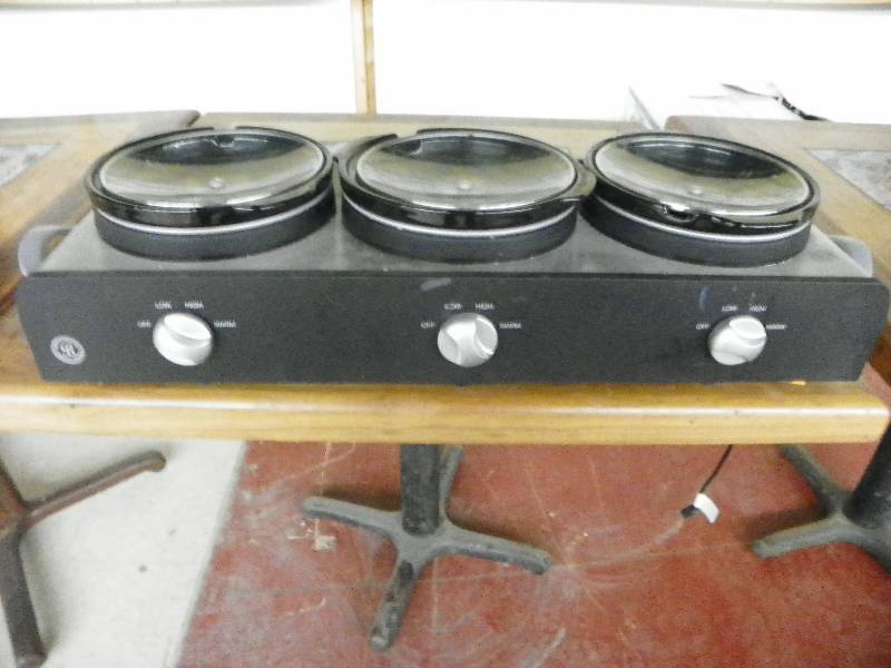 lot 130 image: 3 compartment Slow cookercrock pot