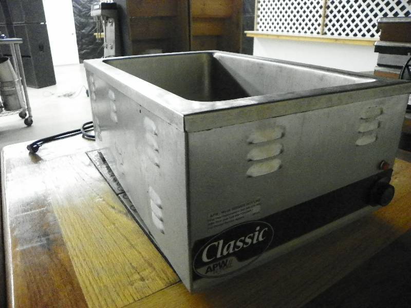 lot 135 image: Classic APW Wyott food warmer