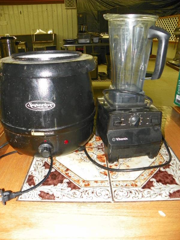 lot 136 image: Soup Warmer and blender