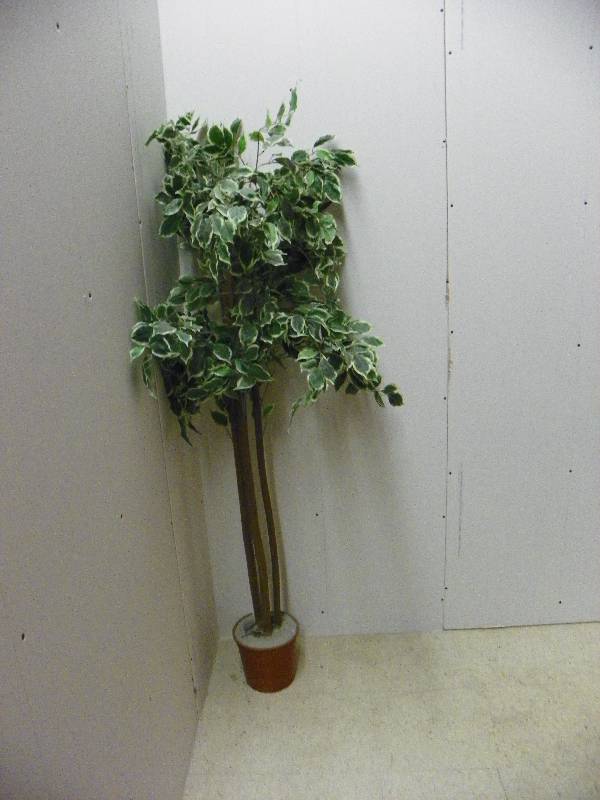 lot 156 image: Potted fake tree