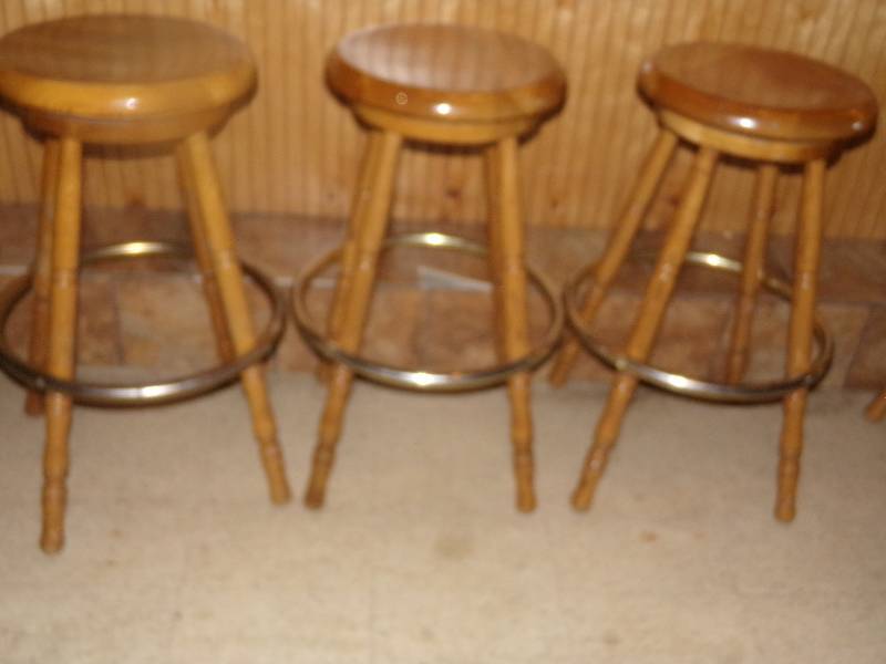 lot 178 image: 3 wooden bar stools