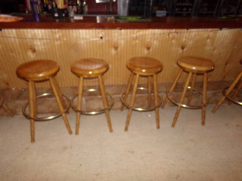 lot 177 image: 4 wooden bar stools