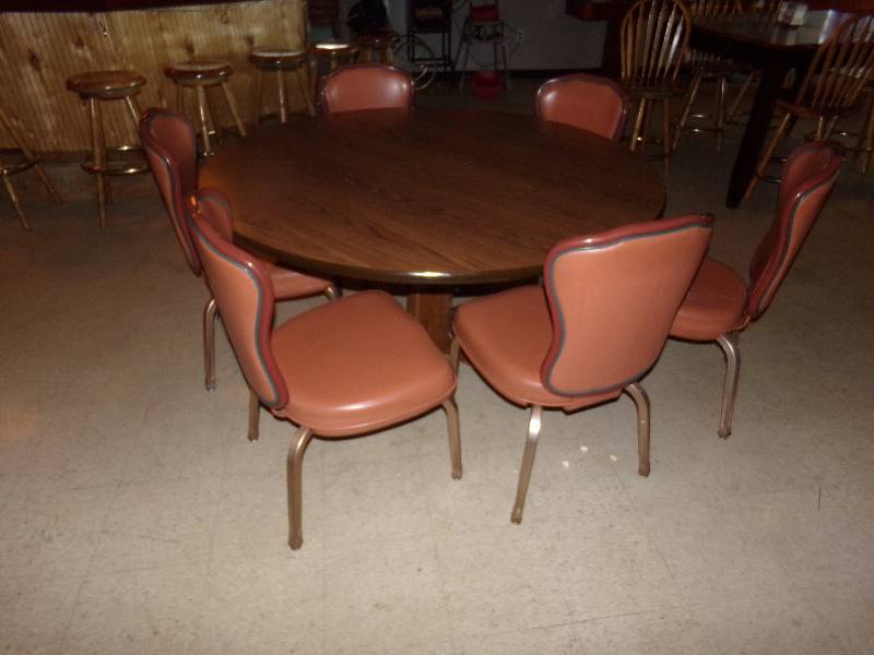 lot 179 image: 5 round table with 6 padded chairs