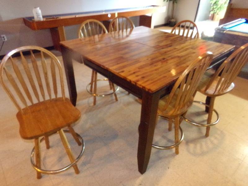 lot 181 image: Table with 6 swivel chairsstools