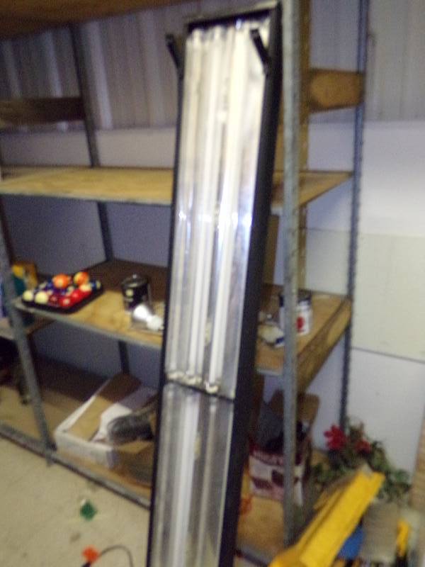 lot 196 image: Aquatic Life tank light