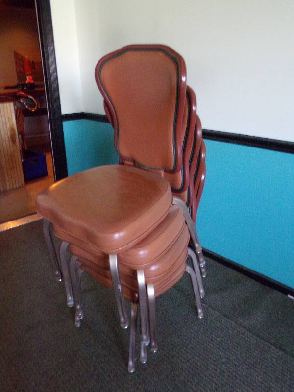 lot 219 image: 5 padded dining room chairs