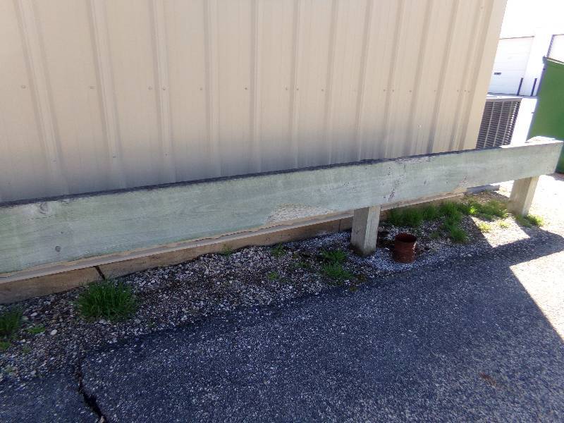 lot 257 image: outdoor beamplanks to be repurposed. 3 x 12 x 15 3 long