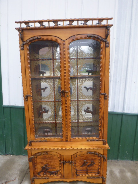 lot 5 image: Beautiful Custom Made Gun Cabinet