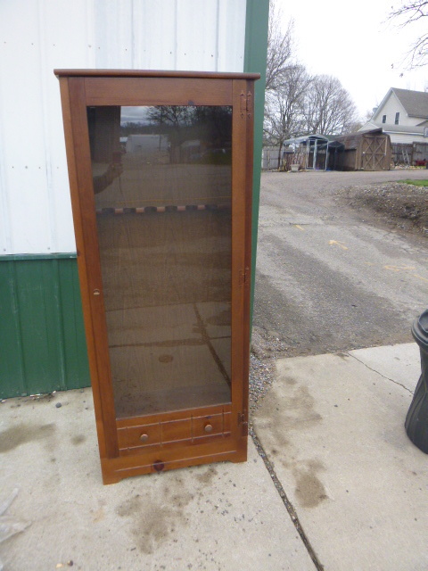 lot 8 image: Gun Cabinet